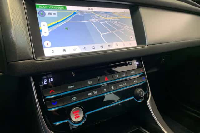 Jaguar XF (2019) thumbnail 35