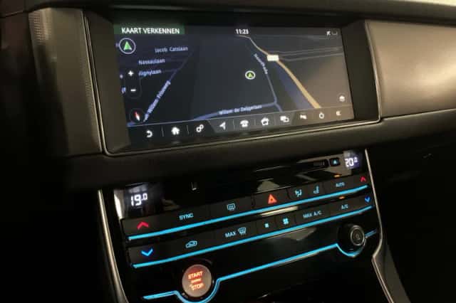 Jaguar XF (2019) thumbnail 36