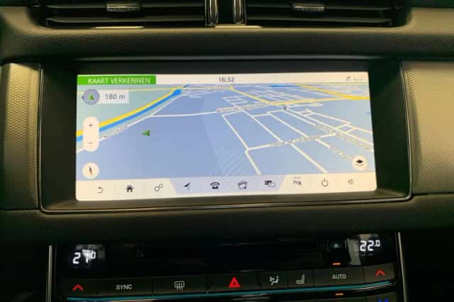 Jaguar XF (2019) thumbnail 39