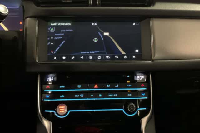 Jaguar XF (2019) thumbnail 40