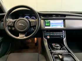 Jaguar XF (2019) thumbnail 5