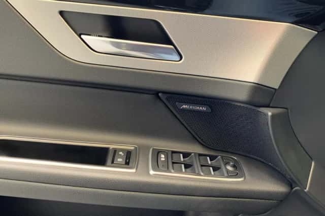 Jaguar XF (2019) thumbnail 41