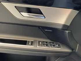 Jaguar XF (2019) thumbnail 41