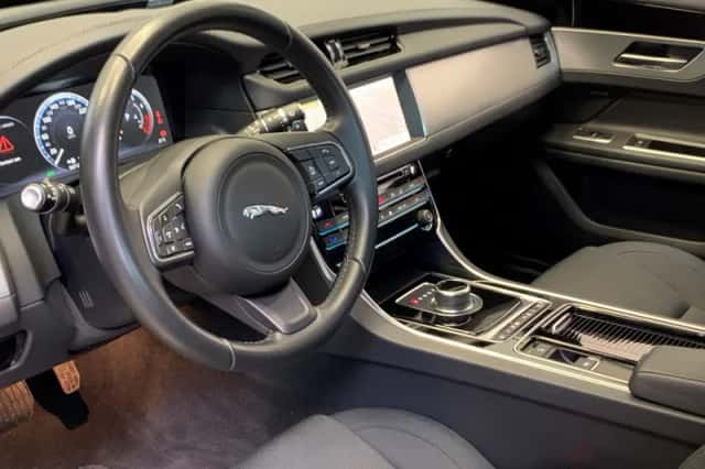 Jaguar XF (2019) thumbnail 45