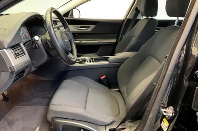 Jaguar XF (2019) thumbnail 46