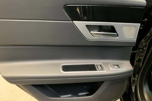 Jaguar XF (2019) thumbnail 47