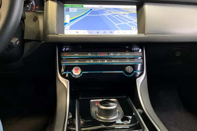 Jaguar XF (2019) thumbnail 7