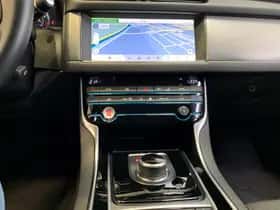 Jaguar XF (2019) thumbnail 7