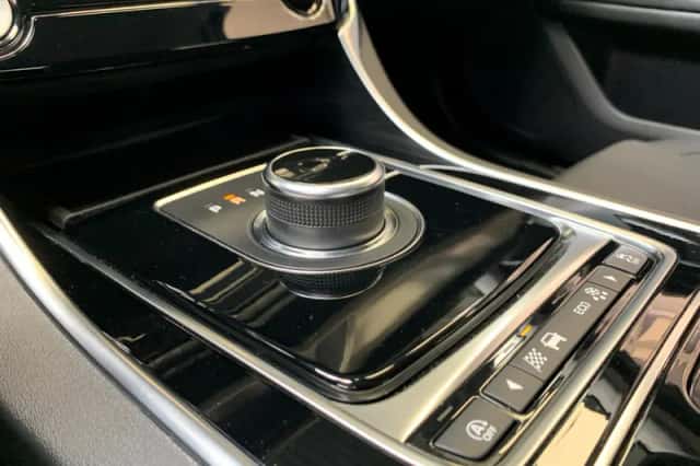 Jaguar XF (2019) thumbnail 8