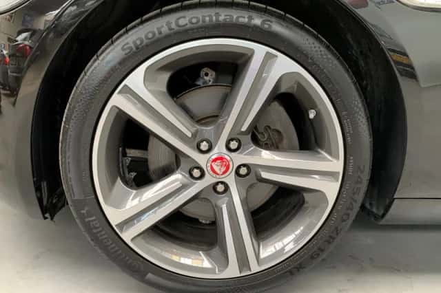 Jaguar XF (2019) thumbnail 9