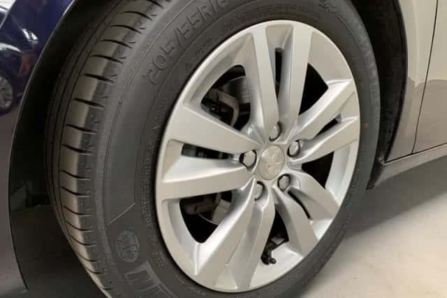 Peugeot 308 (2017) thumbnail 19