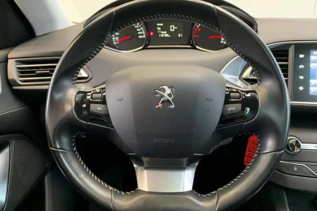 Peugeot 308 (2017) thumbnail 23