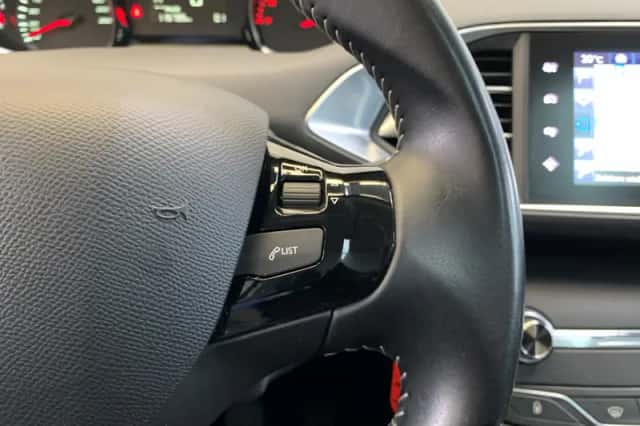 Peugeot 308 (2017) thumbnail 24