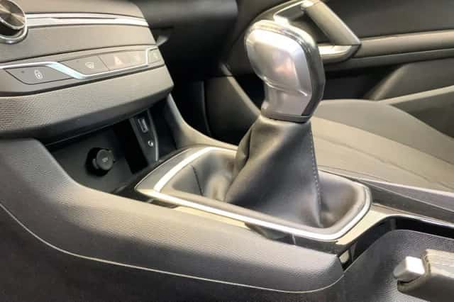 Peugeot 308 (2017) thumbnail 27