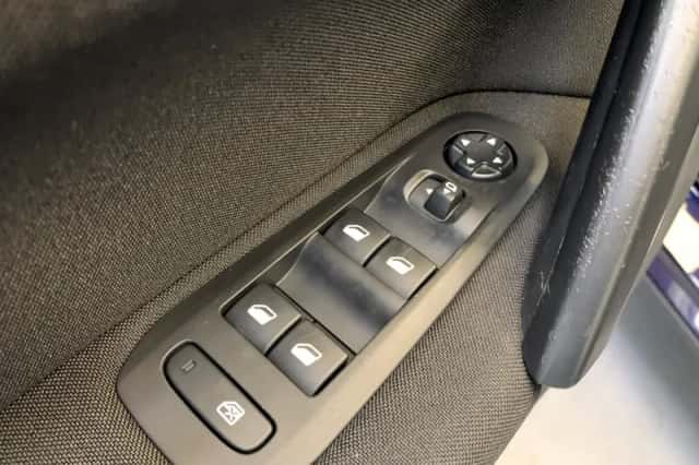Peugeot 308 (2017) thumbnail 35