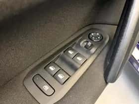 Peugeot 308 (2017) thumbnail 35