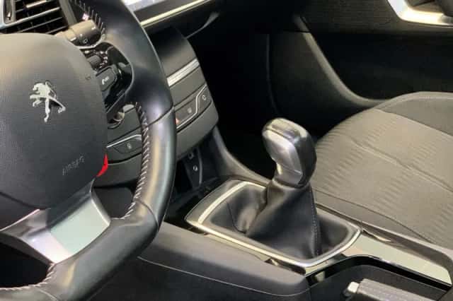 Peugeot 308 (2017) thumbnail 36