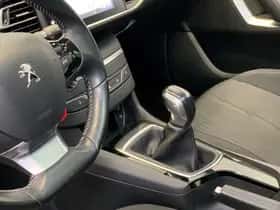Peugeot 308 (2017) thumbnail 36