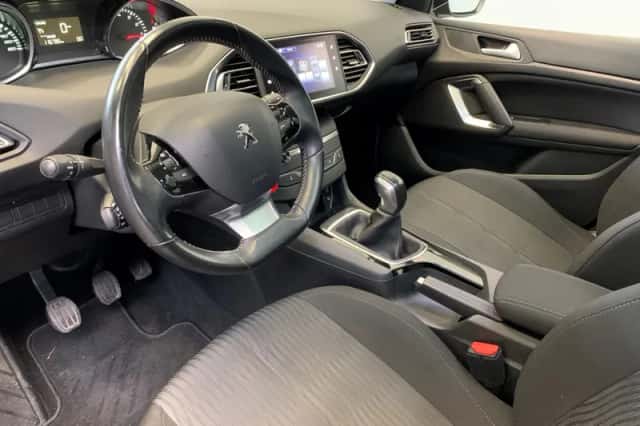 Peugeot 308 (2017) thumbnail 37