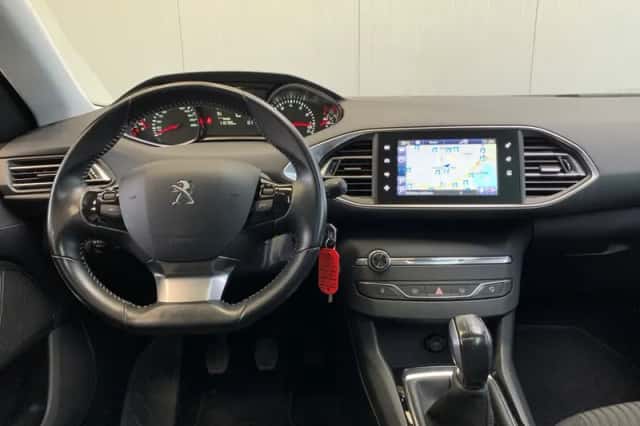 Peugeot 308 (2017) thumbnail 5