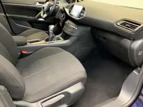 Peugeot 308 (2017) thumbnail 44