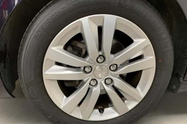 Peugeot 308 (2017) thumbnail 9