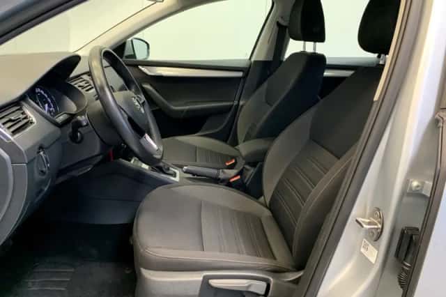 Škoda Octavia (2019) thumbnail 2