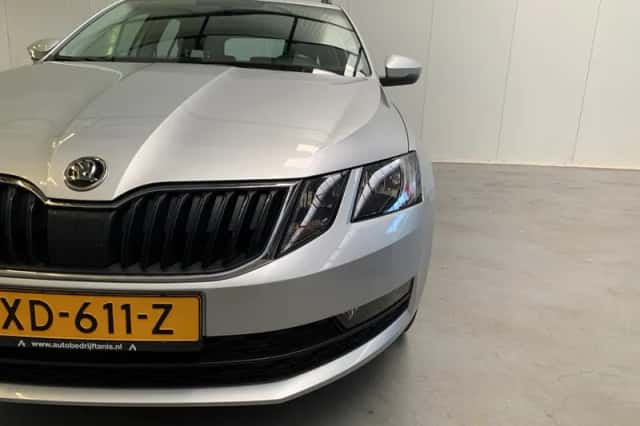 Škoda Octavia (2019) thumbnail 11