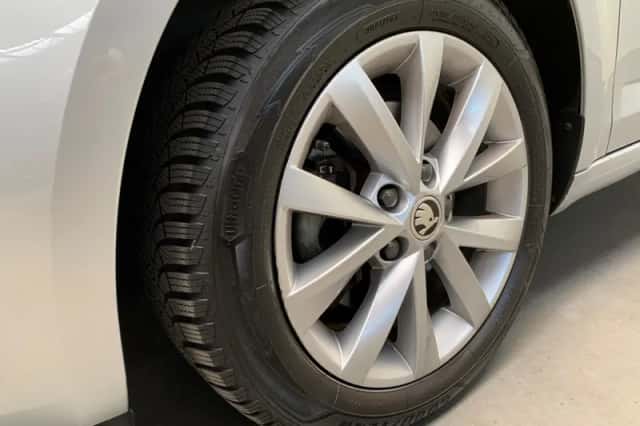 Škoda Octavia (2019) thumbnail 20