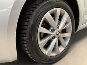Škoda Octavia (2019) thumbnail 20