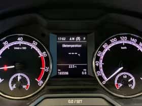 Škoda Octavia (2019) thumbnail 21