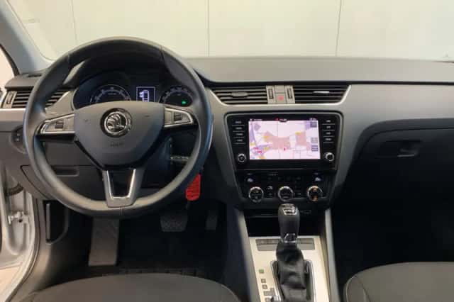 Škoda Octavia (2019) thumbnail 4