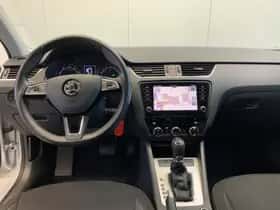 Škoda Octavia (2019) thumbnail 4