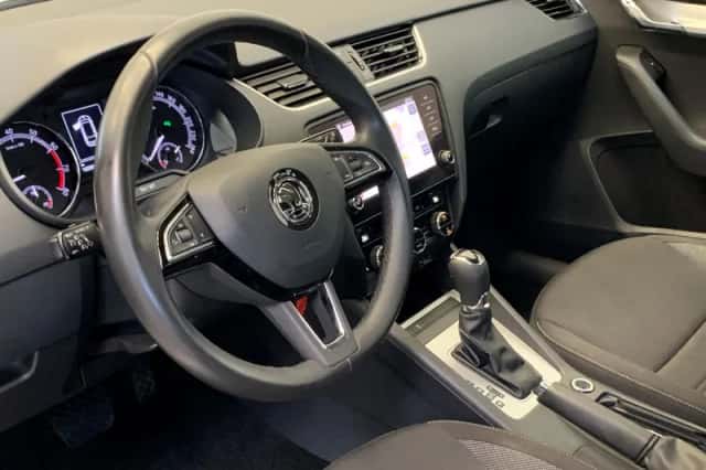 Škoda Octavia (2019) thumbnail 35