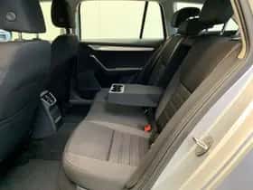 Škoda Octavia (2019) thumbnail 40