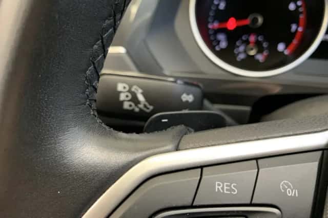 Volkswagen Tiguan (2021) thumbnail 20