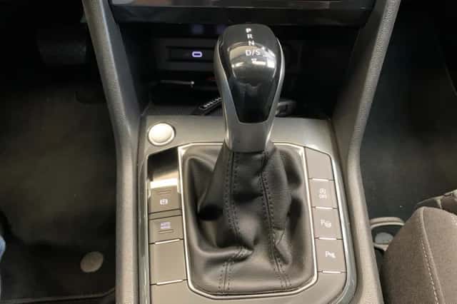 Volkswagen Tiguan (2021) thumbnail 10