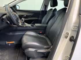 Peugeot 3008 (2018) thumbnail 2