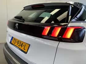 Peugeot 3008 (2018) thumbnail 14