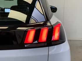 Peugeot 3008 (2018) thumbnail 15
