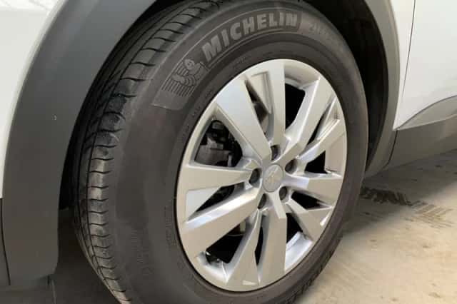 Peugeot 3008 (2018) thumbnail 16