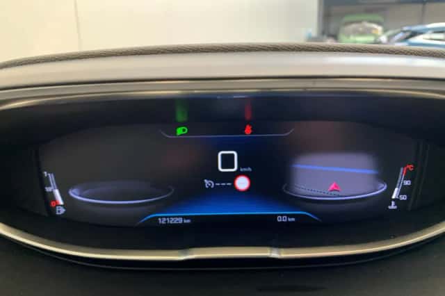Peugeot 3008 (2018) thumbnail 17