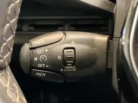 Peugeot 3008 (2018) thumbnail 19