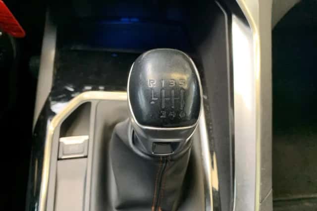 Peugeot 3008 (2018) thumbnail 20