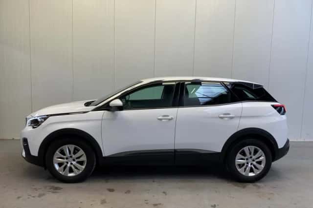 Peugeot 3008 (2018) thumbnail 3