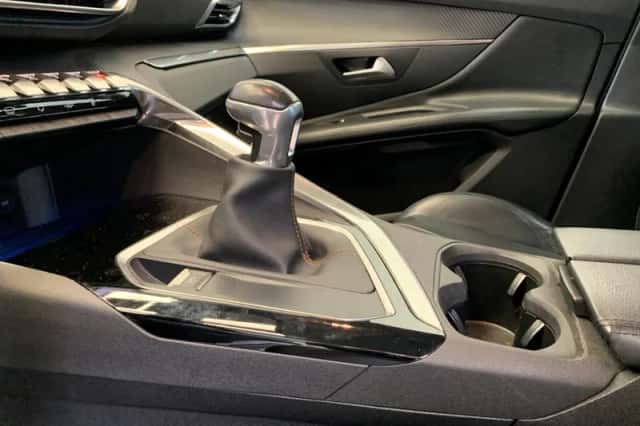 Peugeot 3008 (2018) thumbnail 26
