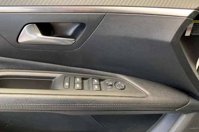 Peugeot 3008 (2018) thumbnail 29