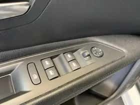Peugeot 3008 (2018) thumbnail 29