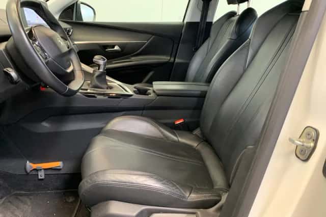 Peugeot 3008 (2018) thumbnail 31