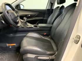 Peugeot 3008 (2018) thumbnail 32